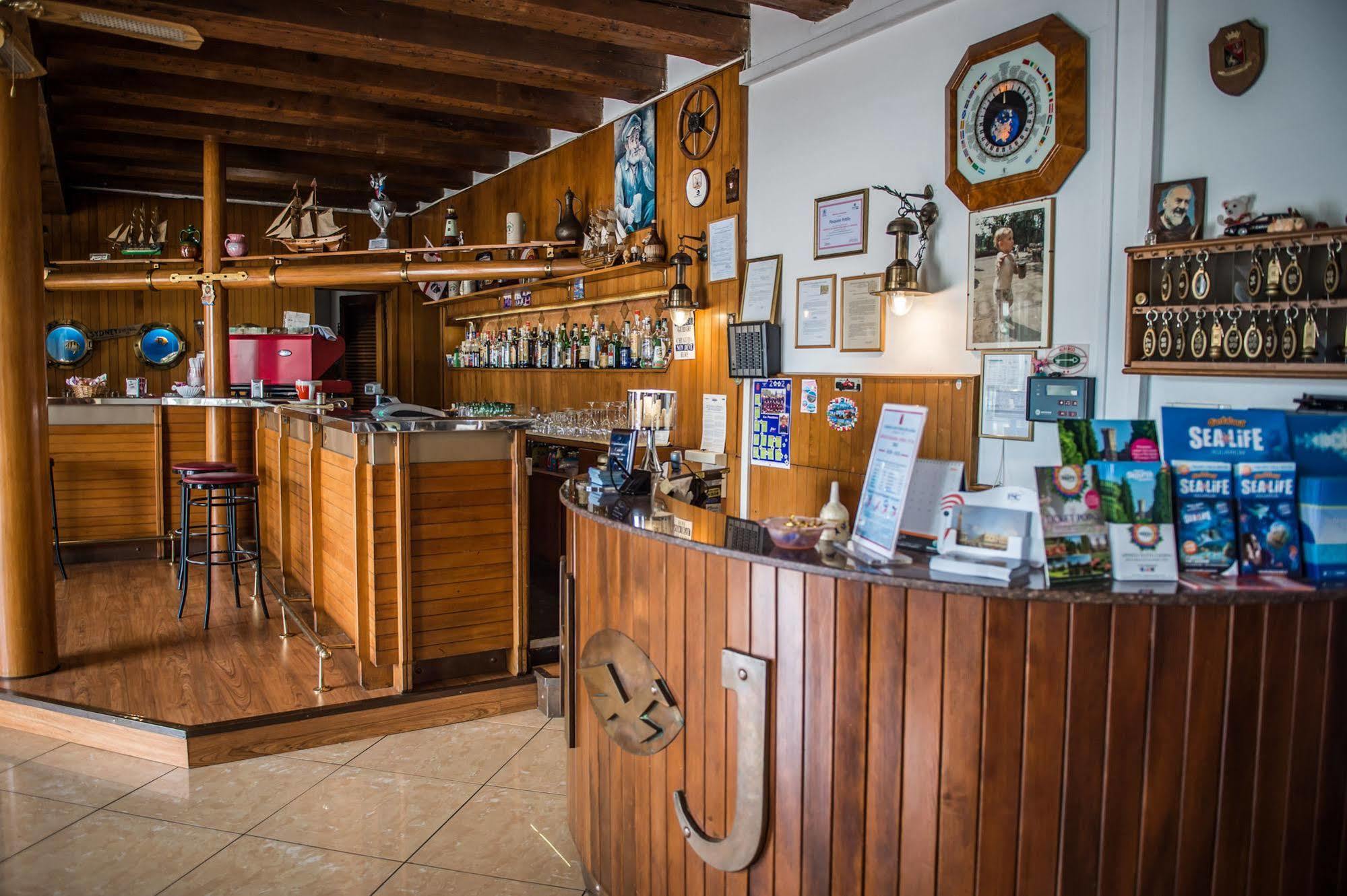 Hotel Johnson Peschiera del Garda Eksteriør billede