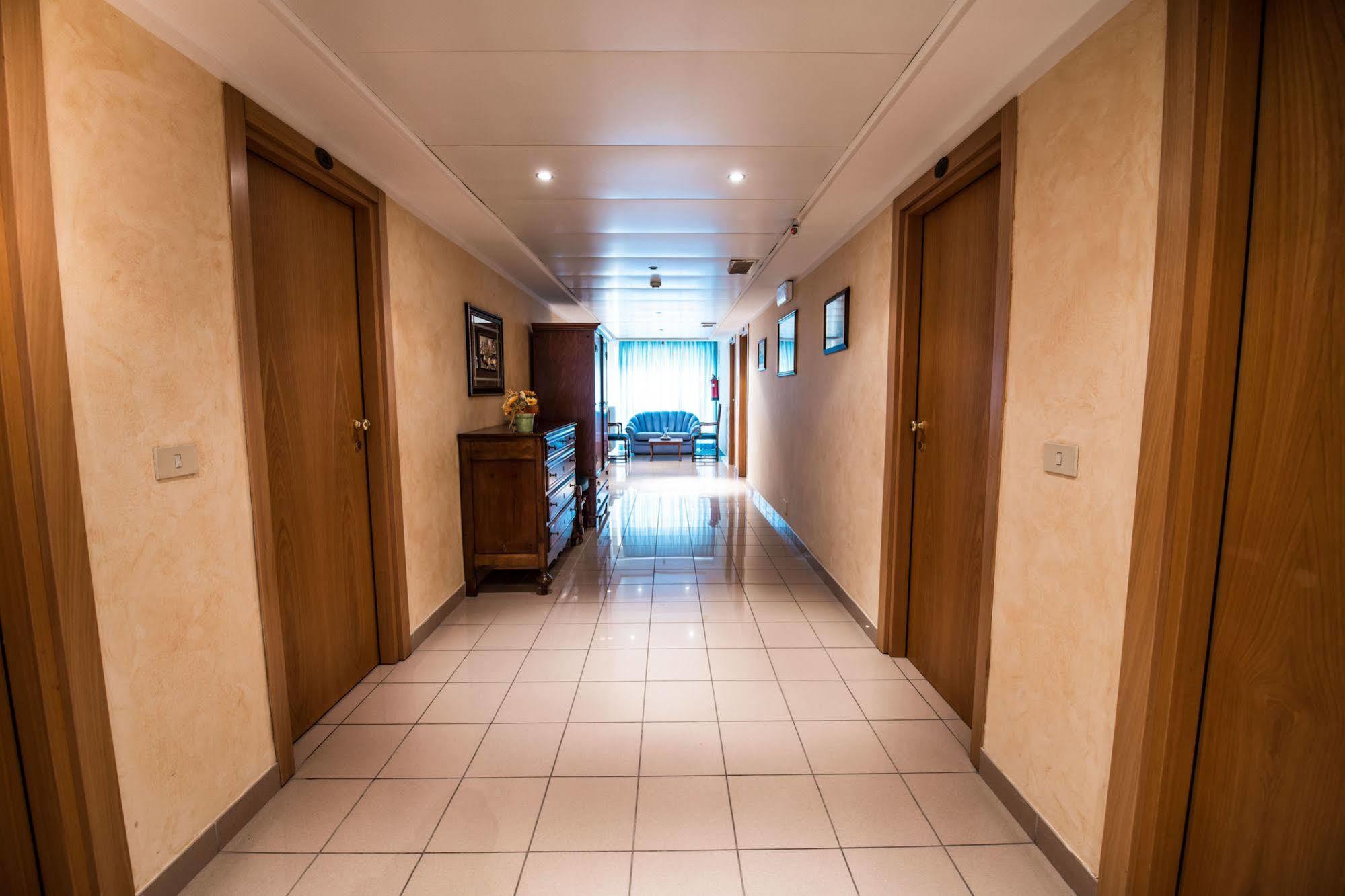 Hotel Johnson Peschiera del Garda Eksteriør billede